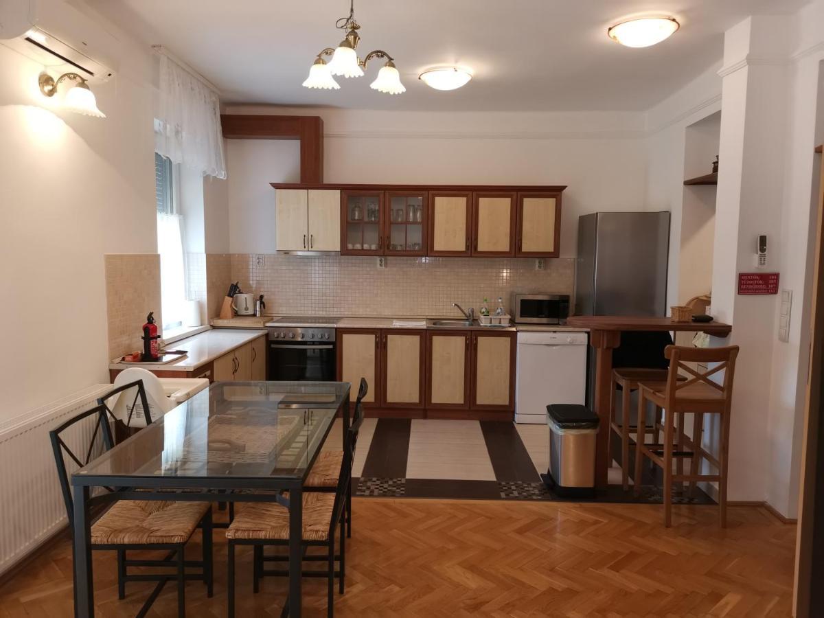 Sugár apartman Debrecen Esterno foto